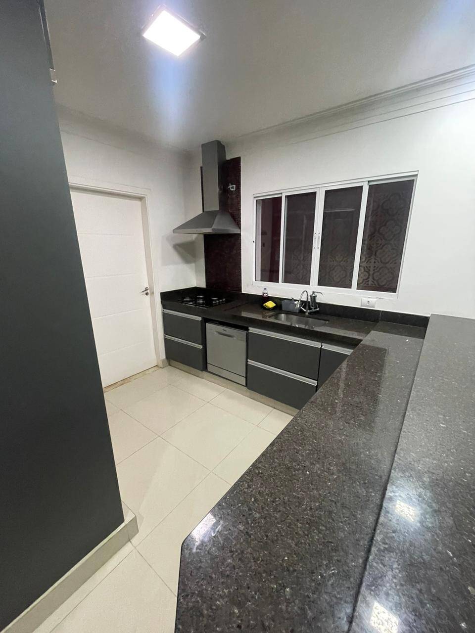 Casa à venda e aluguel com 3 quartos, 250m² - Foto 8