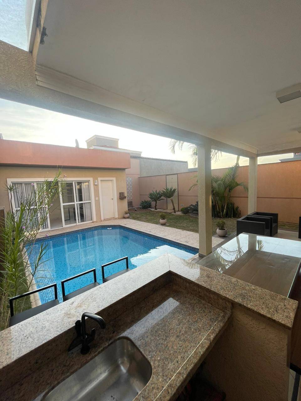 Casa à venda e aluguel com 3 quartos, 250m² - Foto 4