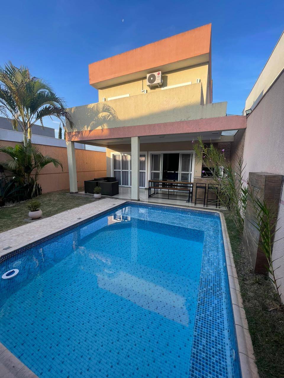 Casa à venda e aluguel com 3 quartos, 250m² - Foto 3