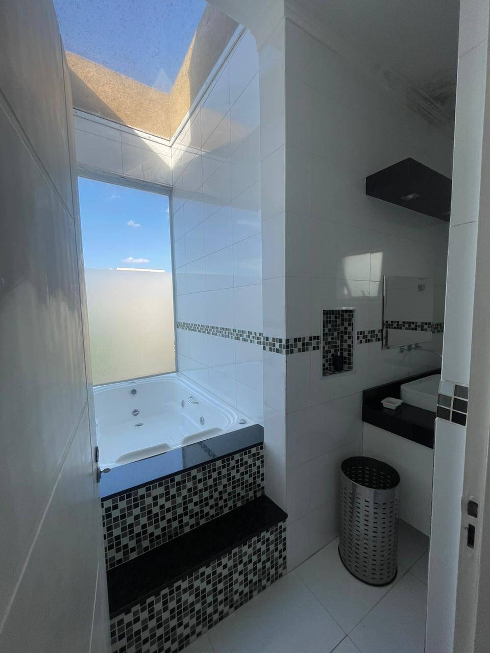 Casa à venda e aluguel com 3 quartos, 250m² - Foto 28